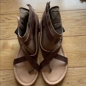 Maurice’s sandals